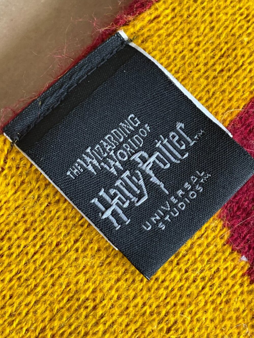 Entire Closet $5! Harry Potter Wizarding World Gryffindor Scarf - Picture 7 of 9